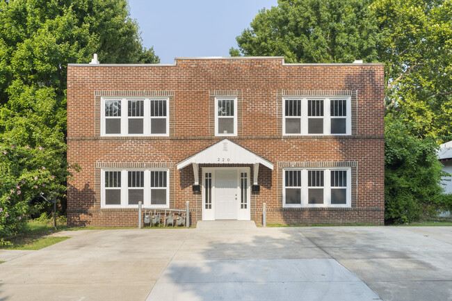 Owen Park Apartments - 220 N Tacoma Ave