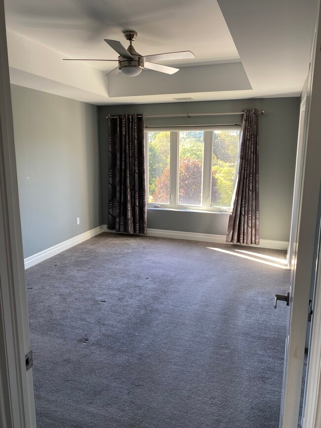 Looking into master bedroom. - 6 Park St