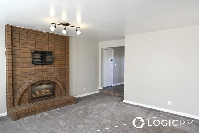 Building Photo - Beautiful Home in Sandy, UT!