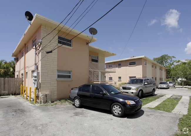 Building Photo - 3162-3170 SW 16th St