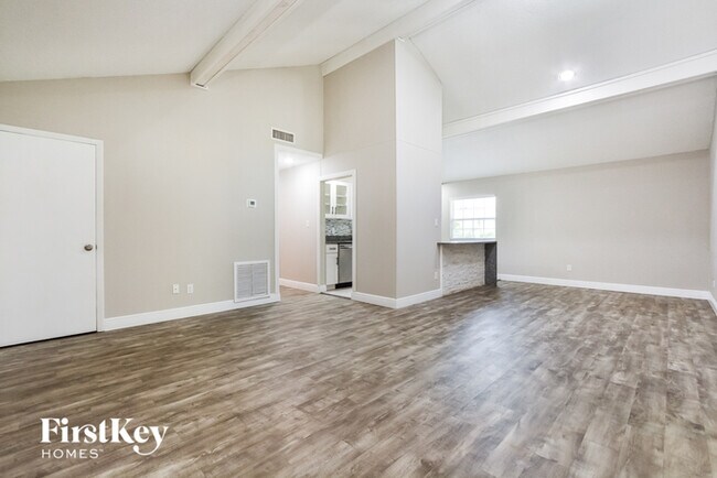 Building Photo - 1520 Tivoli Dr