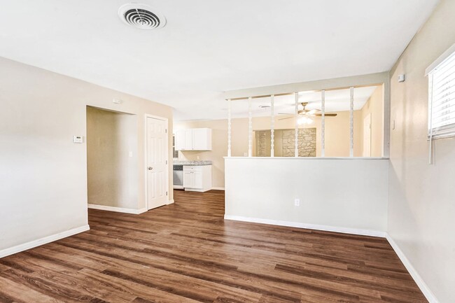 Building Photo - 5815 Riviera Dr