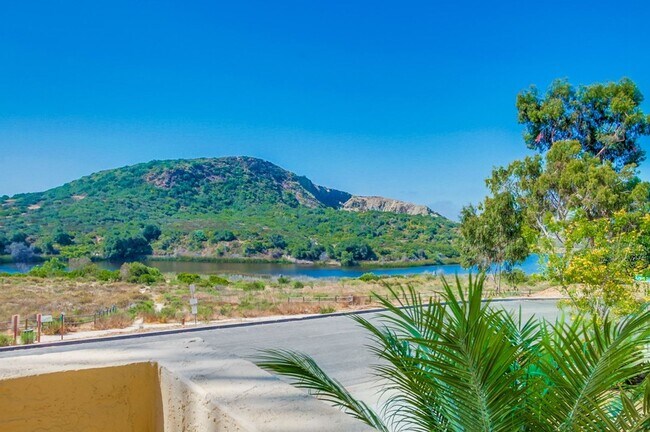 Building Photo - ***Beautiful 2-bedroom, 2-bathroom Townhom...