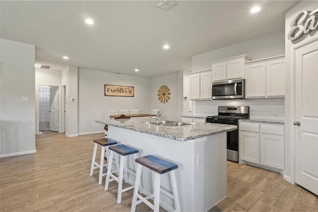 Foto del edificio - 5405 N Wind Ln