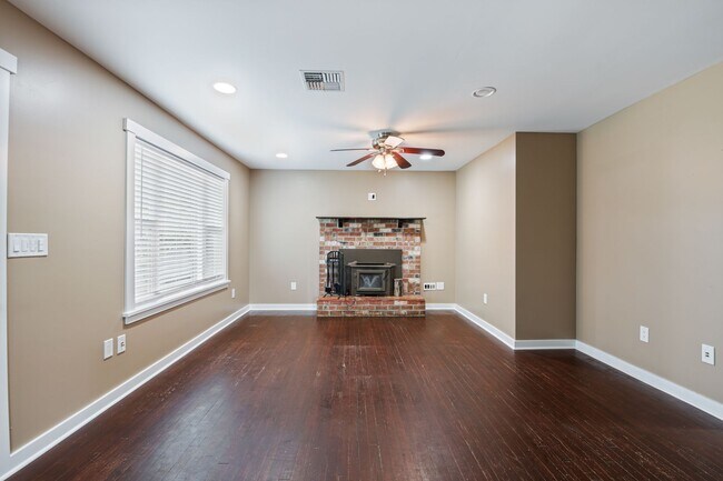 Building Photo - Move in ready now! Tumwater rambler - 2 be...