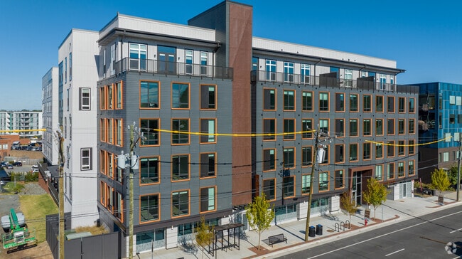 Building Photo - Aura 509