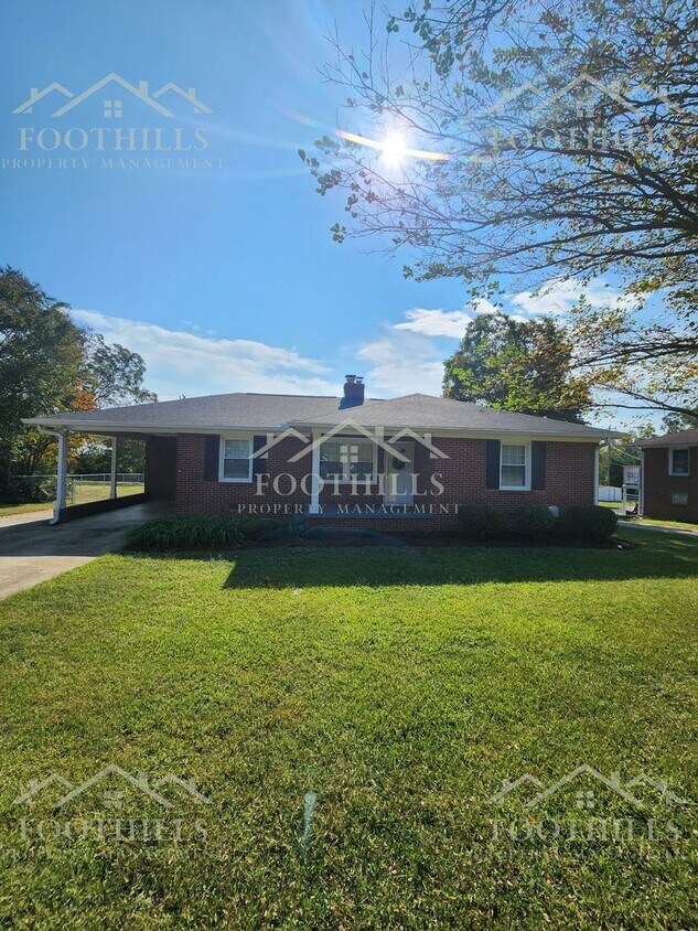 Foto principal - Freshly Renovated 3-Bed Home with Modern C...