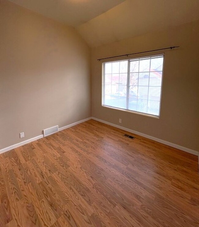 Foto del edificio - 2 Bedroom Townhome in Taylorsville