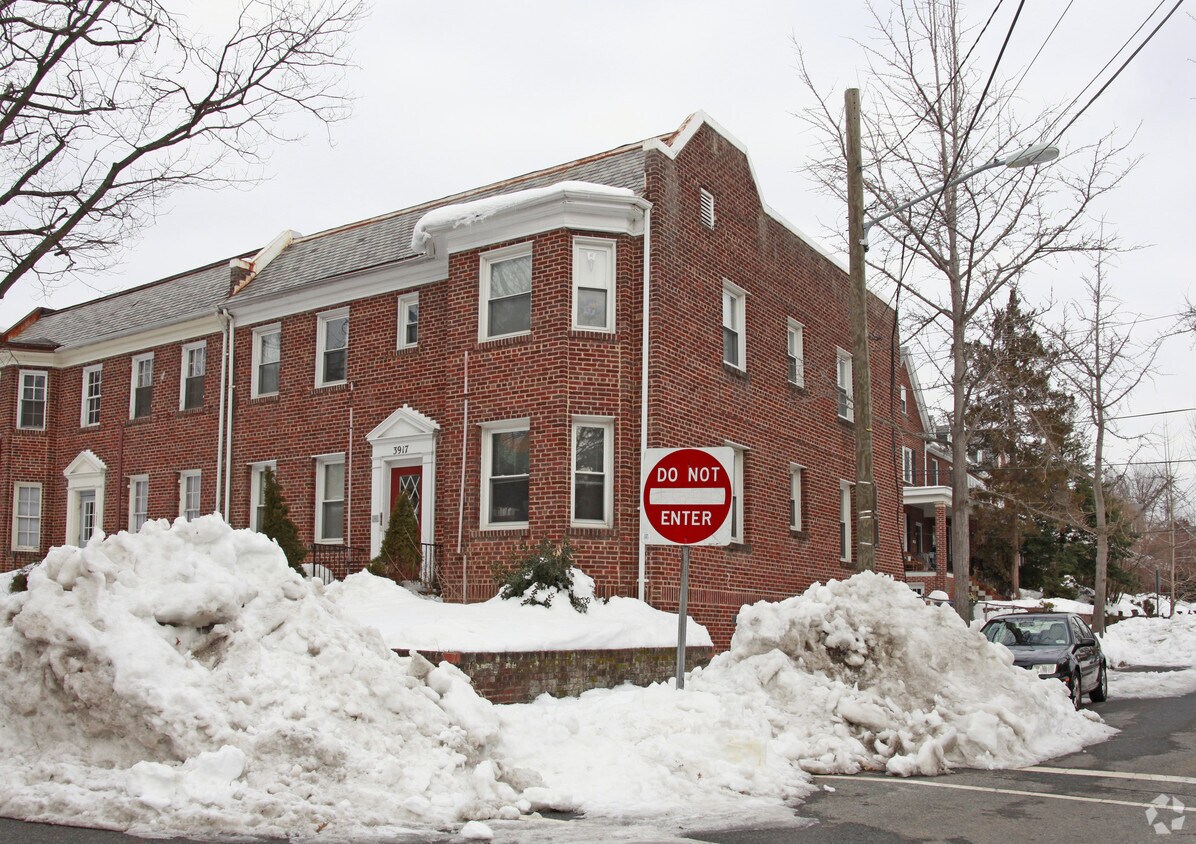 Primary Photo - 3917 W St NW