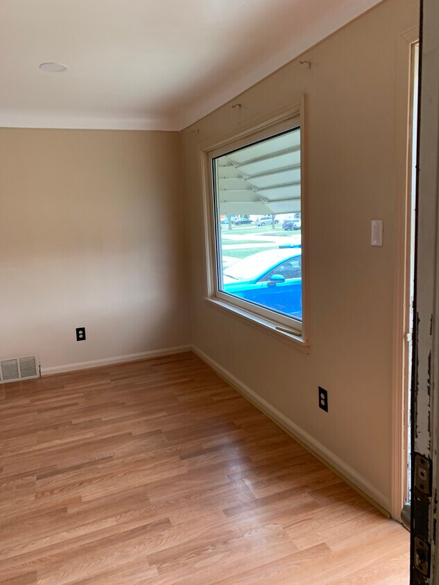 7290 N Silvery Ln, Dearborn Heights, MI 48127 House Rental in