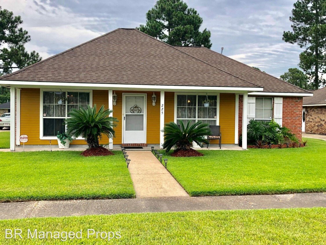 Primary Photo - 2 br, 2 bath House - 225 Hilcrest Ave.