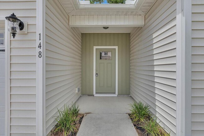 Building Photo - 148 Broadleaf Dr