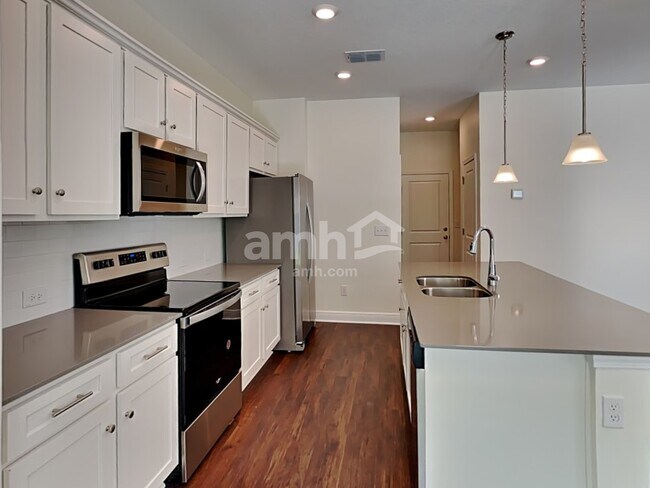 Building Photo - 27470 St Andrews Avenue