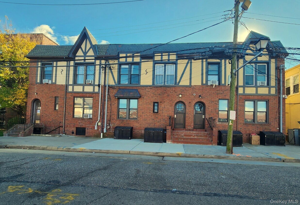 Building Photo - 133 Lincoln Ave