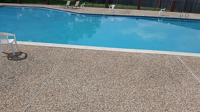 Building Photo - 13620 Rosewood St