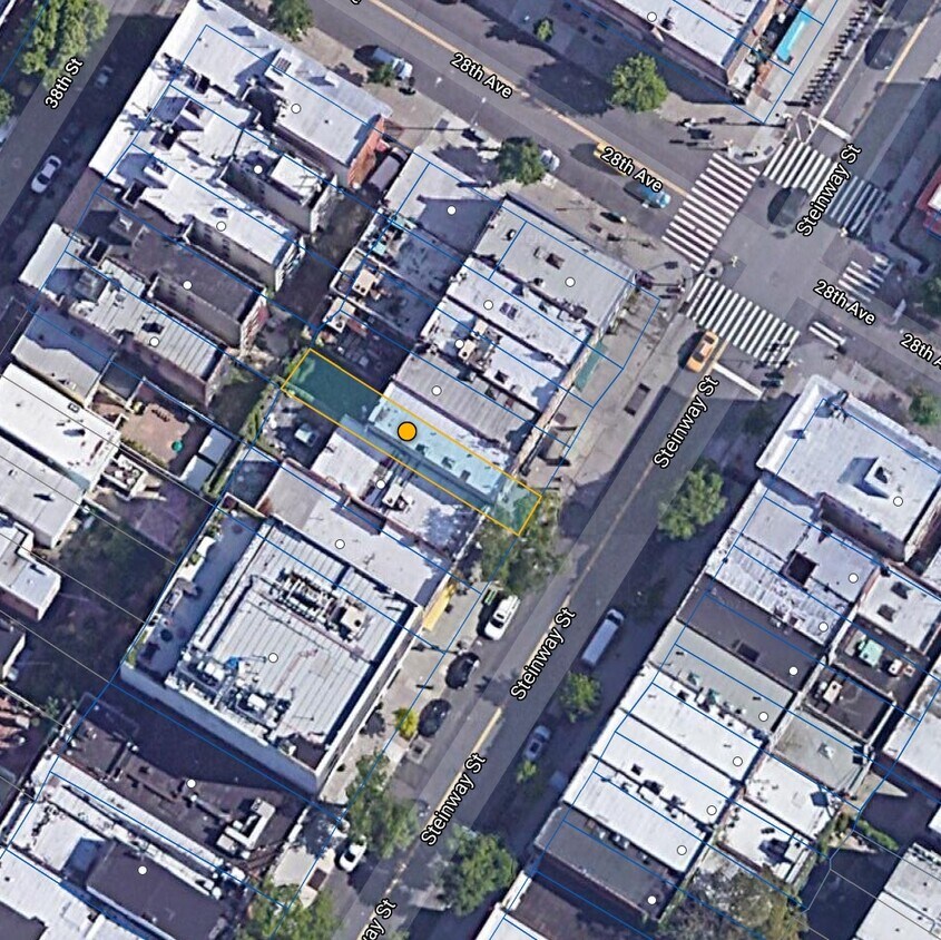 Primary Photo - 2810 Steinway St