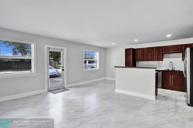 Foto del edificio - 800 SW 12th Ct