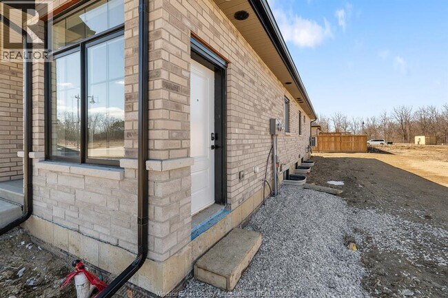 Building Photo - 709 Elliot Pt Rd