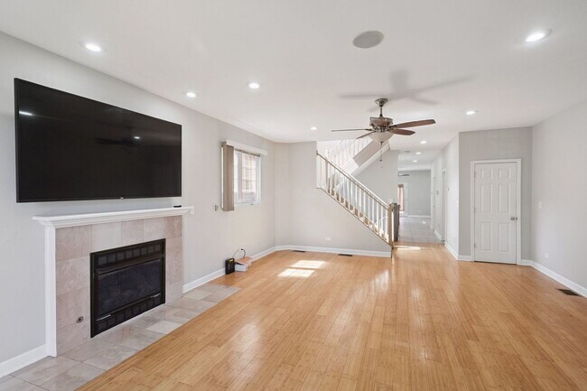 Building Photo - 1724 N Keeler Ave