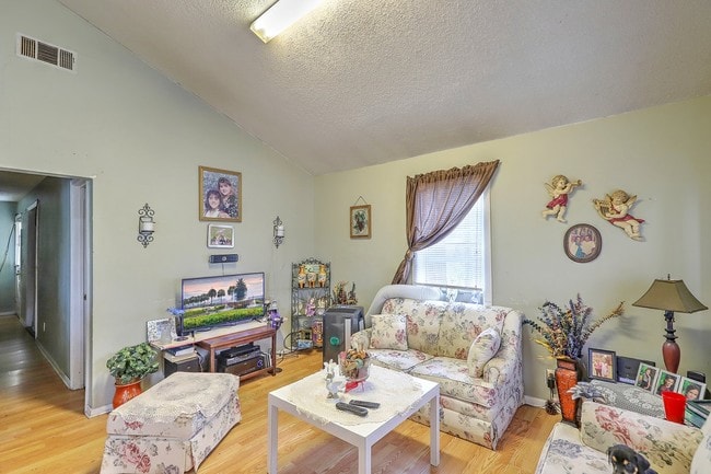 Interior Photo - 705 & 717 Dorsey St