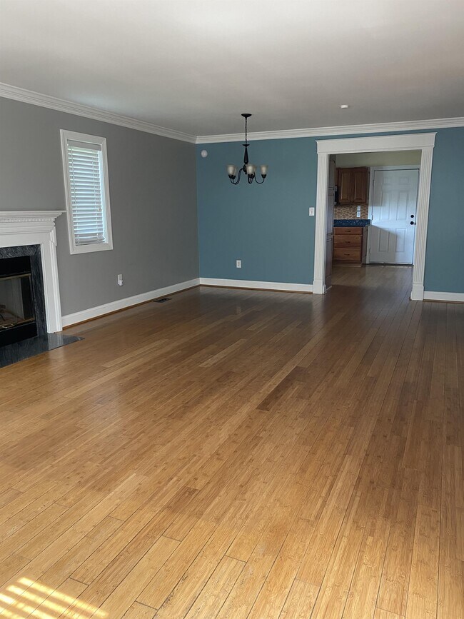 Building Photo - 321 Chickory Way