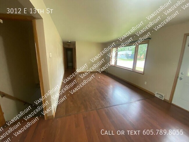 Foto del edificio - 3012 E 13th St