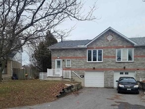 Building Photo - 972 Killarney Crescent