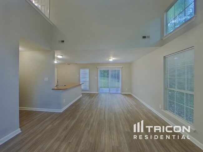 Foto del edificio - 5407 River Falls Dr