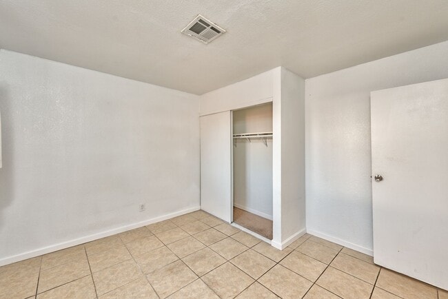 Building Photo - 3912 Torsby Pl