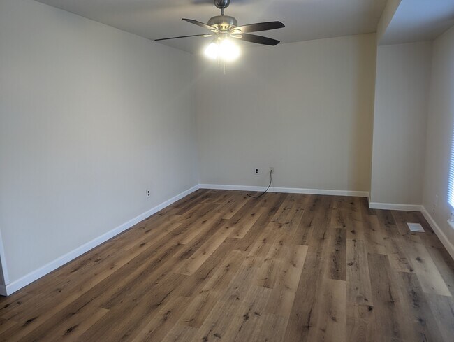 Foto del edificio - 3312 York Dr