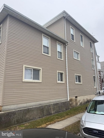 Building Photo - 100 S Park St