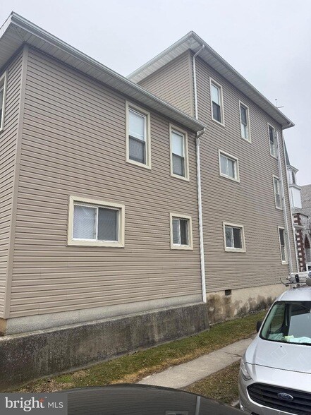 Foto del edificio - 100 S Park St