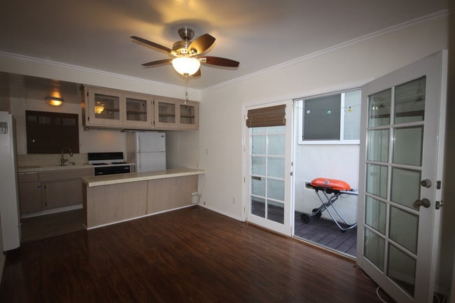 Building Photo - 206 41st St