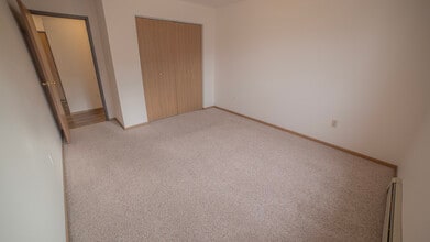 Building Photo - Evans Place 1