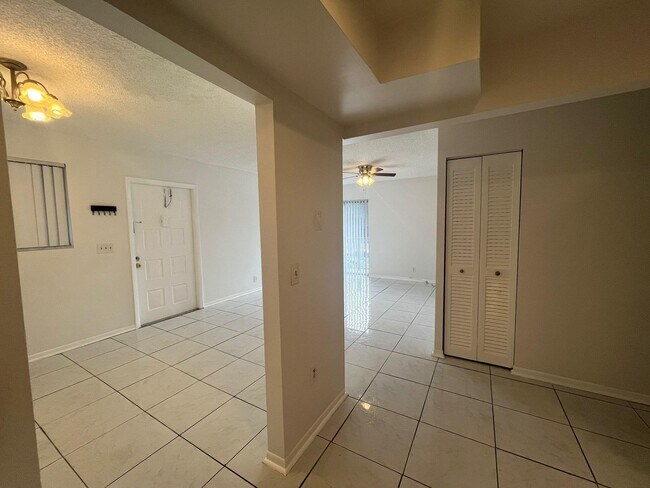 Foto del edificio - 1856 Fairview Villas Dr