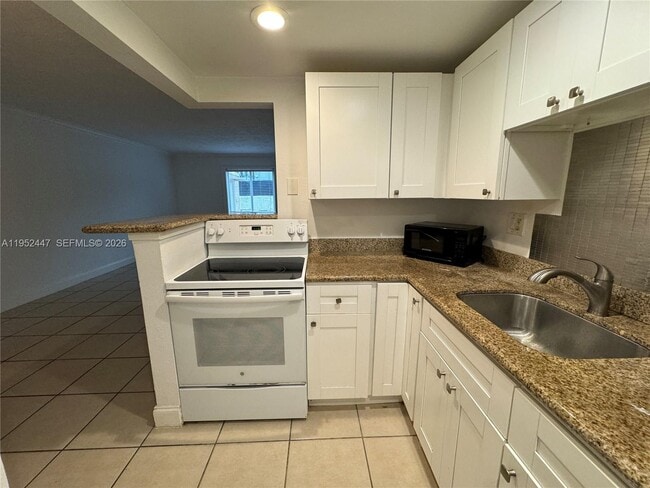 Building Photo - 8605 SW 68th Ct