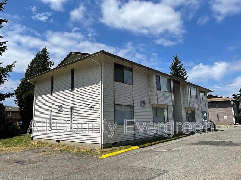 Foto principal - 537 37th St SE