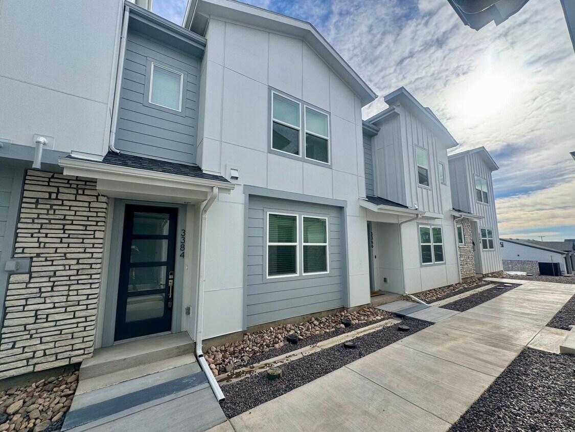 NEW construction 3 bedroom luxury townhome - NEW construction 3 bedroom luxury townhome