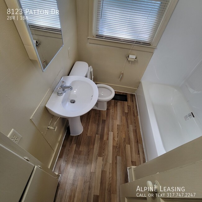 Building Photo - 2 Bedroom Lawrence Home