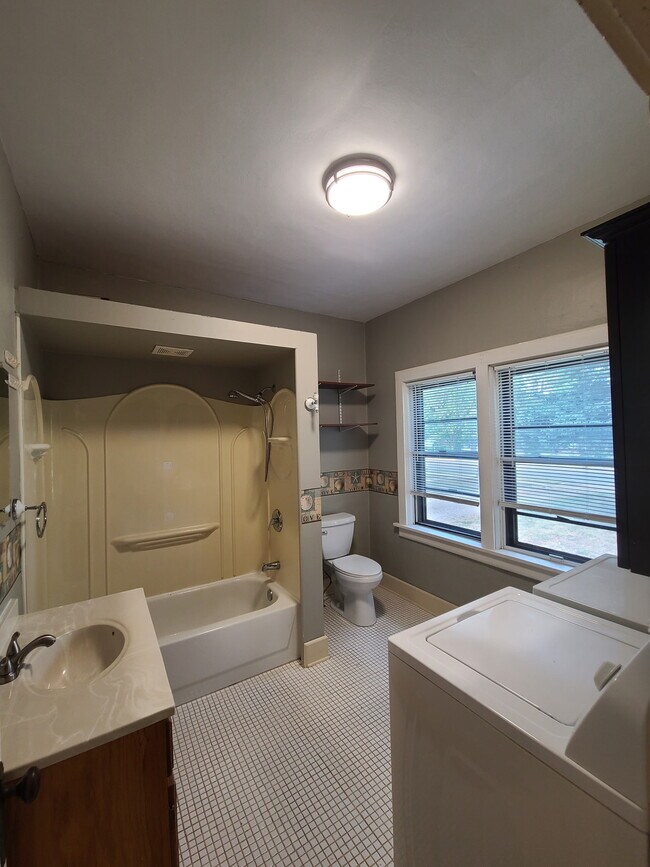 Foto del edificio - 637 W Laurel St