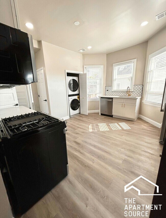 Foto del edificio - 2820 N Ridgeway Ave