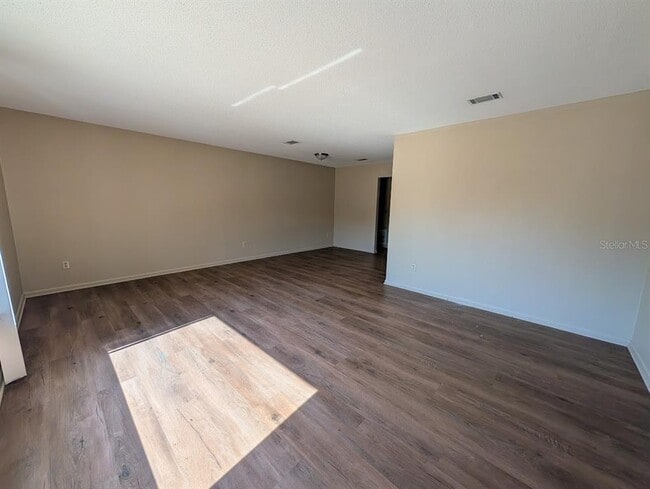 Building Photo - 149 SW Blueberry Pl