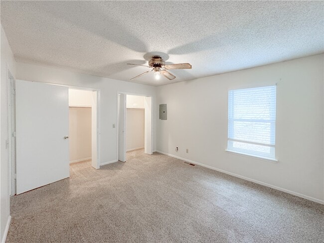 Building Photo - 4108 N Sunflower Cir
