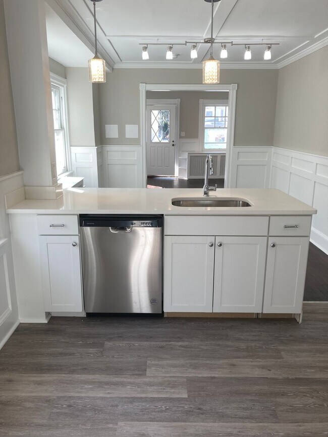 Building Photo - Short Term Rental - Fully Renovated - 5 Be...