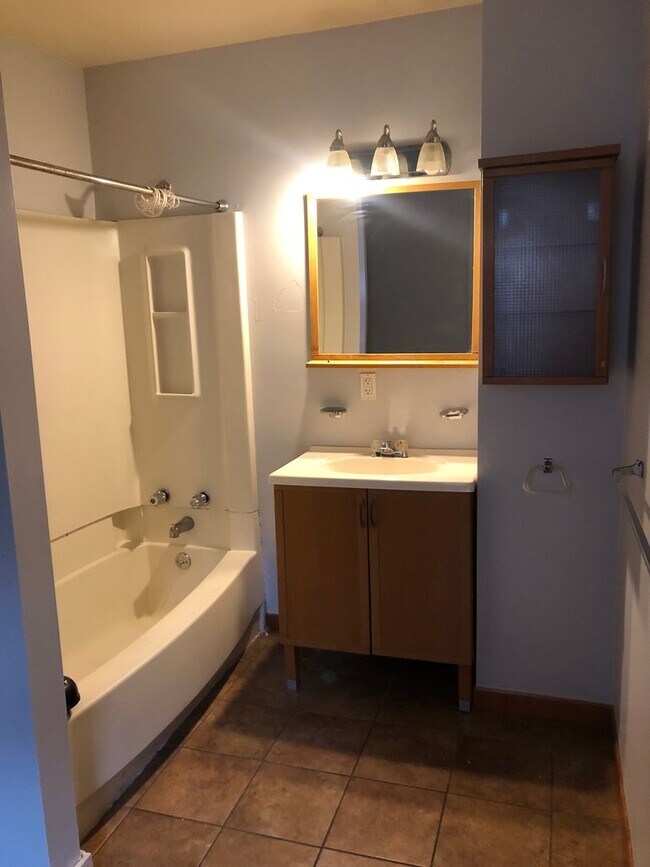 Foto del edificio - Harrisburg 3 Bedroom 1 Bath, Yard, Parking
