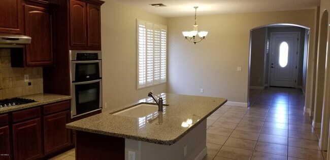 Building Photo - 1527 E Aquarius Pl