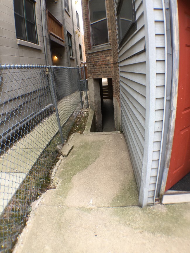 Gangway - 1506 W Diversey Pky