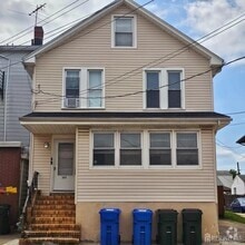 Building Photo - 385 School St