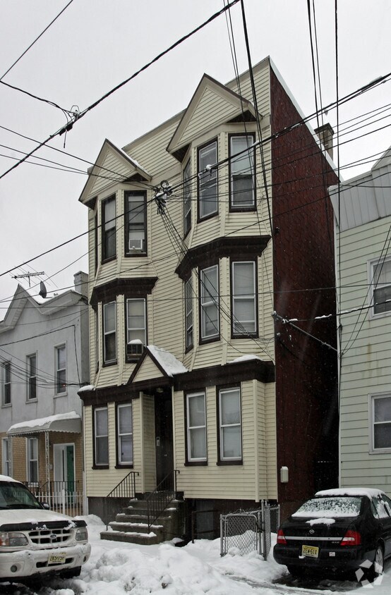 Building Photo - 175 South St