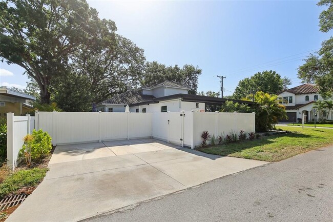Foto del edificio - 3131 W Fielder St